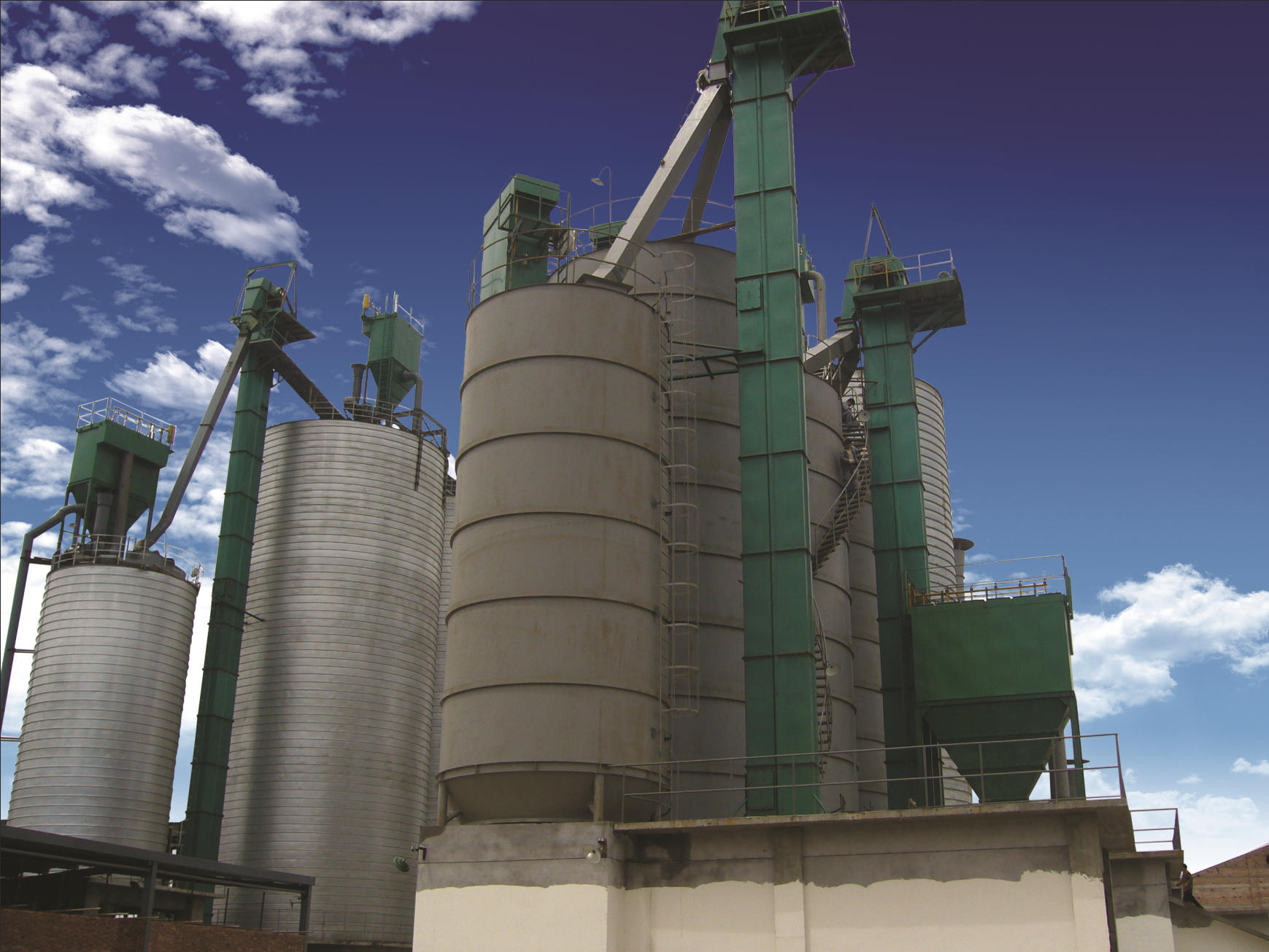 NE板链式提升机